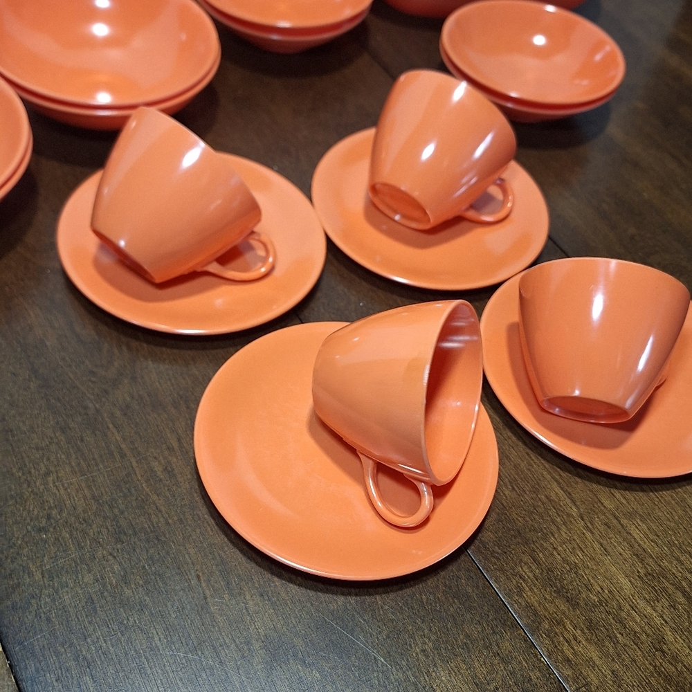 19 Peice Vintage Melmac Melamine Dinner Ware Saucers Cups Bowls Platterl ETC. - Picture 6 of 6